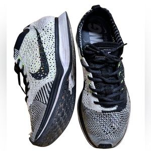 NIKE Flyknit Racer